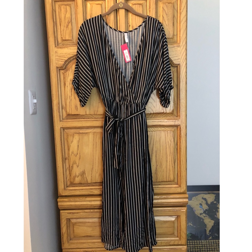 BLACK/WHITE JUMPSUIT